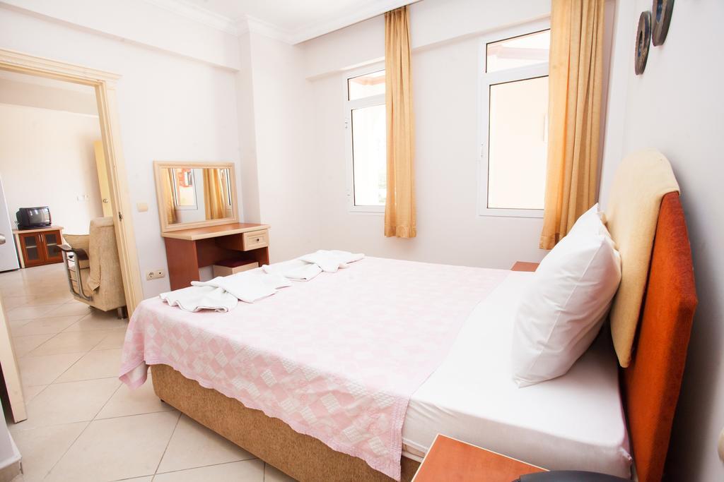 Yalcinkaya Apart Hotel Çeşme Buitenkant foto