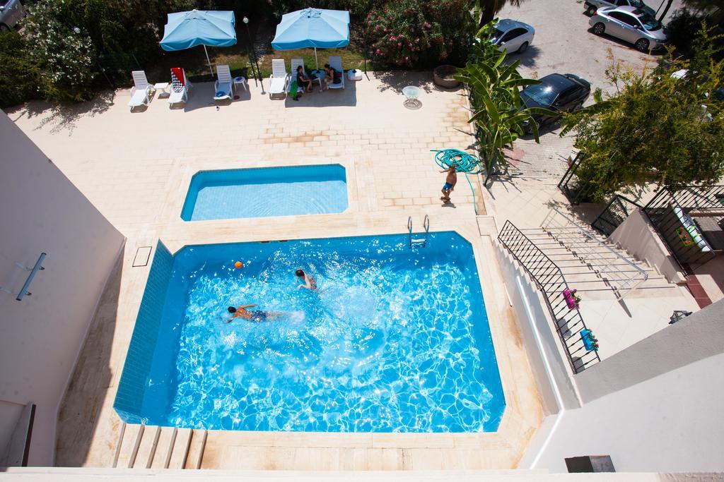 Yalcinkaya Apart Hotel Çeşme Buitenkant foto