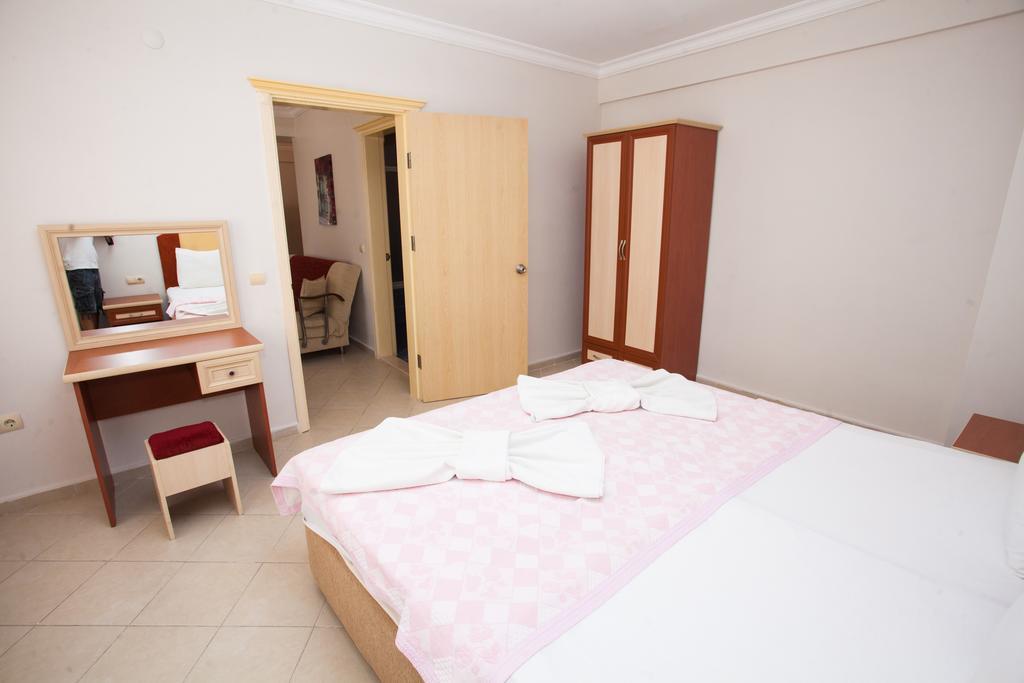 Yalcinkaya Apart Hotel Çeşme Buitenkant foto